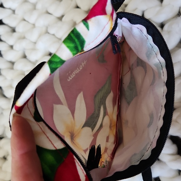 Hawaiian Crossbody Bag, Floral pink/white design. 'Local Designz' 2 zip pockets - Picture 5 of 9